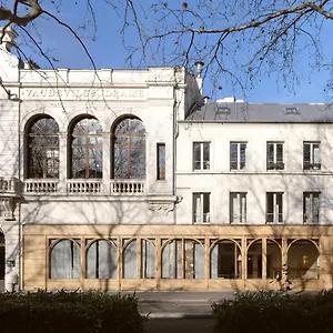Elysee Montmartre Hotel
